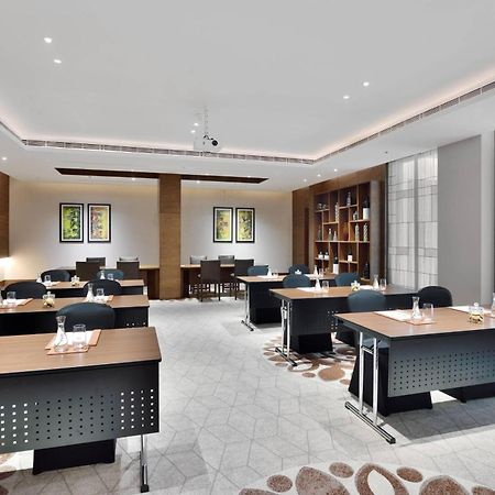 Отель Courtyard By Marriott Raipur Экстерьер фото