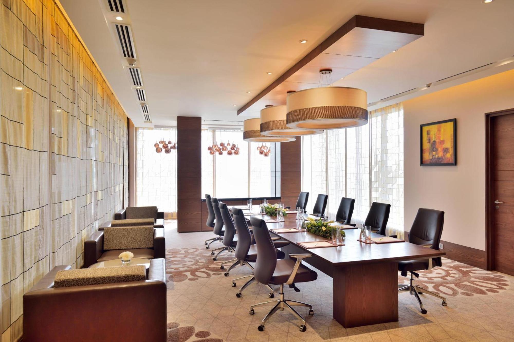 Отель Courtyard By Marriott Raipur Экстерьер фото