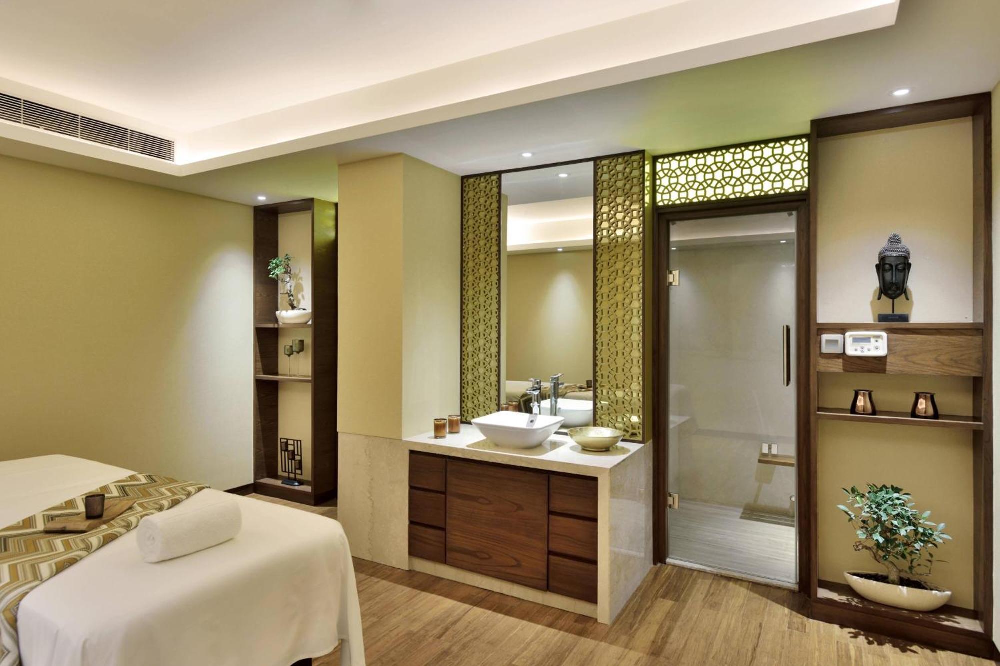 Отель Courtyard By Marriott Raipur Экстерьер фото