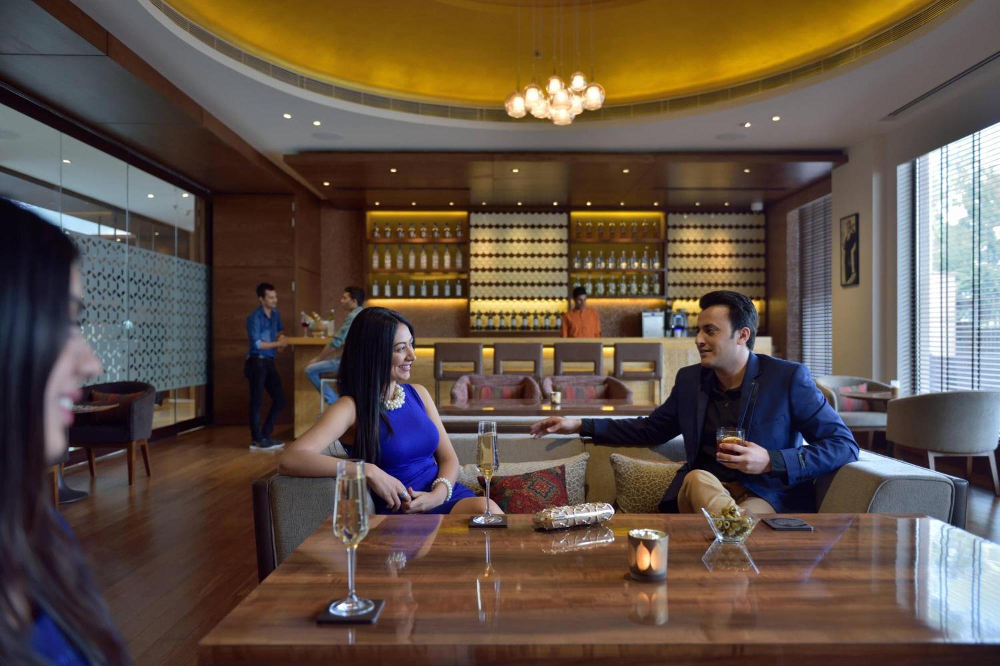 Отель Courtyard By Marriott Raipur Экстерьер фото