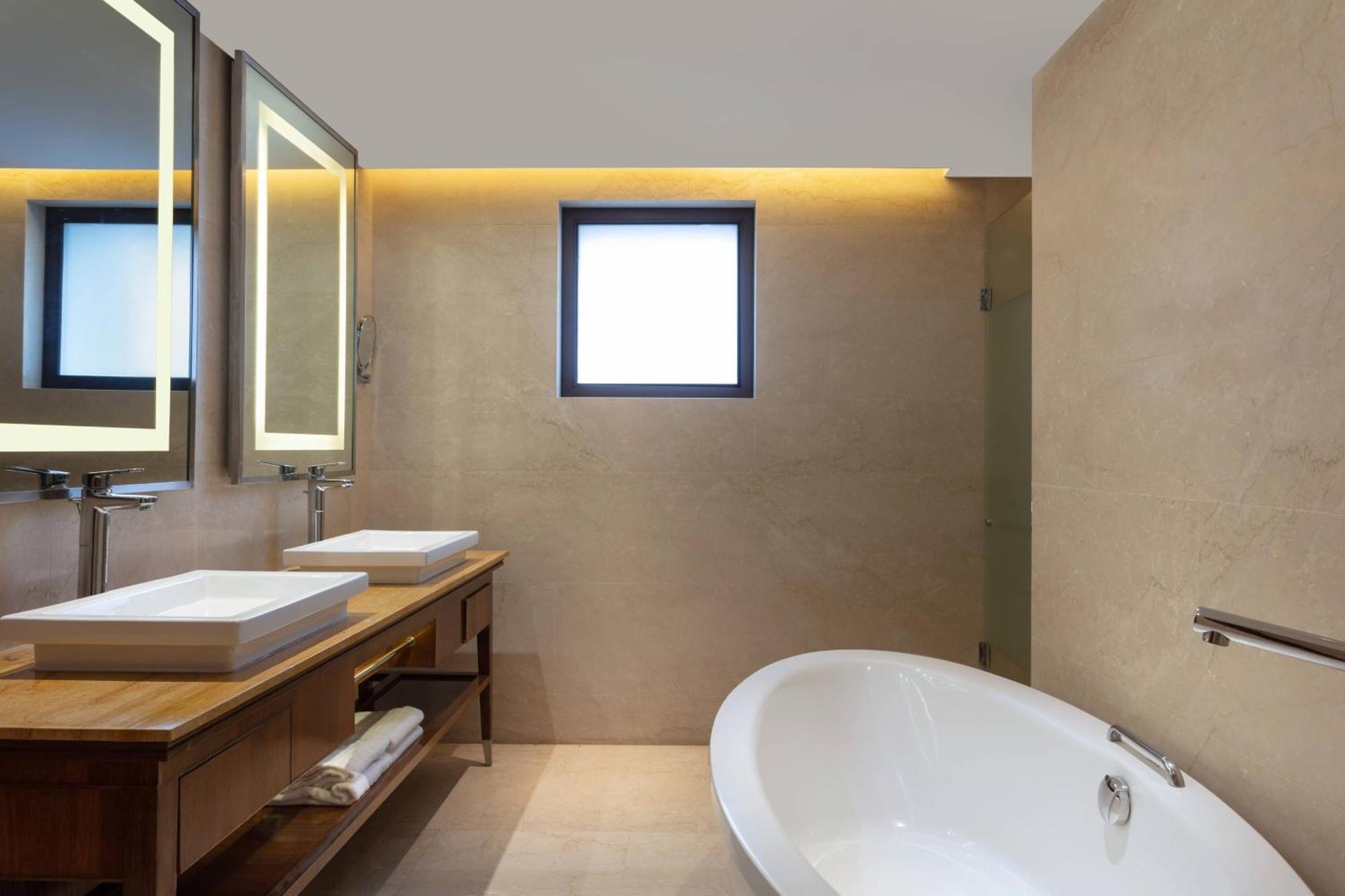Отель Courtyard By Marriott Raipur Экстерьер фото