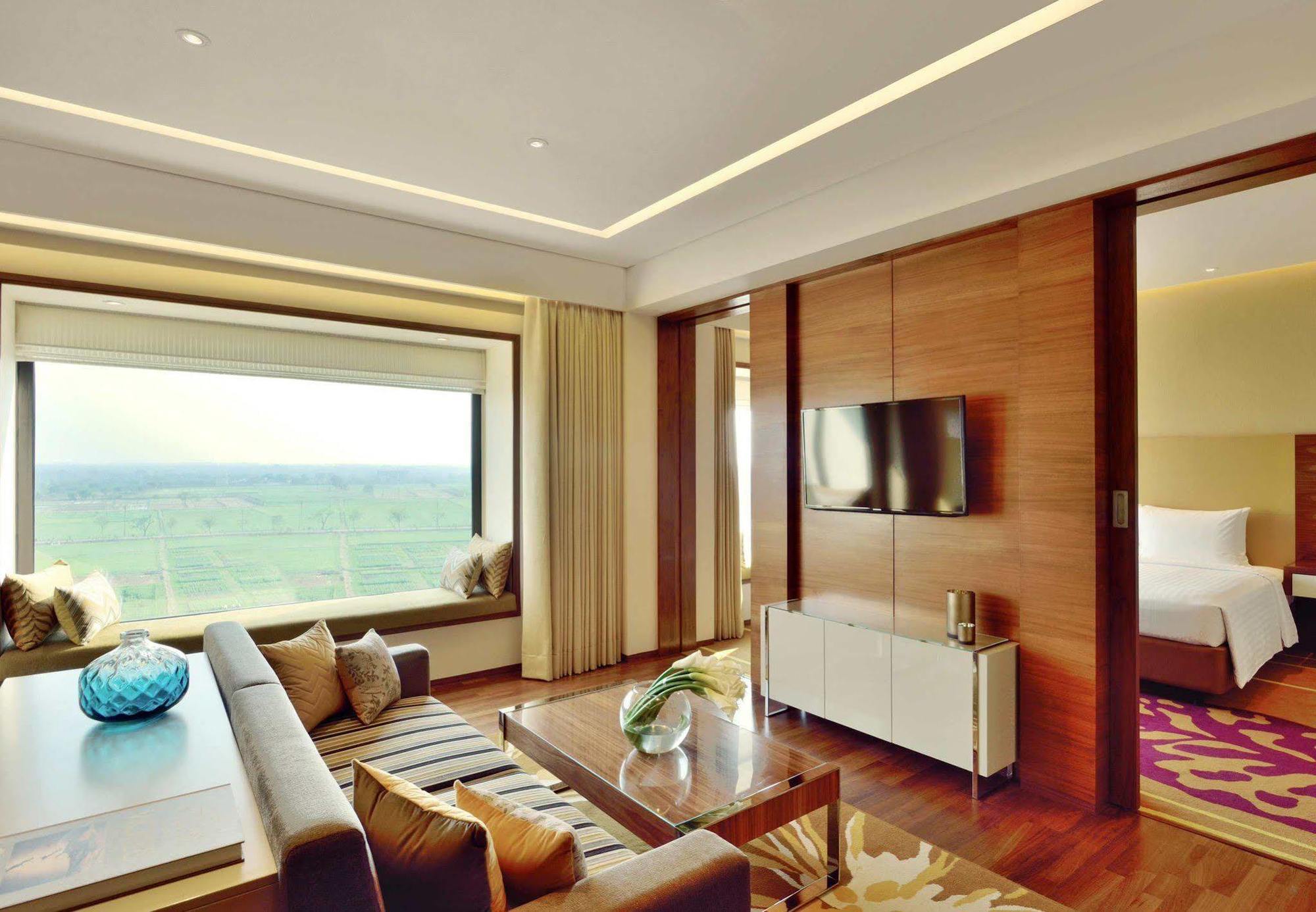 Отель Courtyard By Marriott Raipur Экстерьер фото