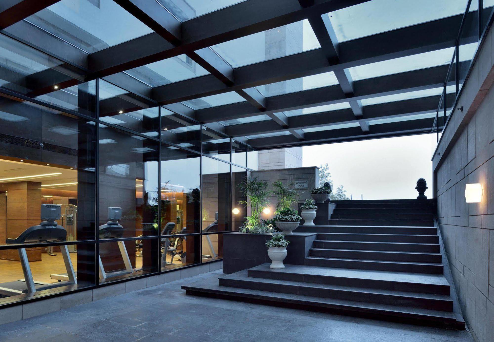 Отель Courtyard By Marriott Raipur Экстерьер фото